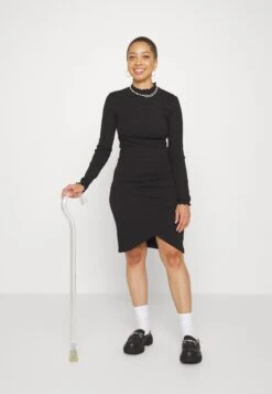 Even&Odd Maglietta A Manica LungaBlack Donna T-shirt E Top EV421D1YC-Q11 -Fashion 06a2f887122442fbbcadc76d81d84233