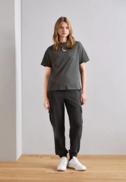 Even&Odd T-Shirt Con StampaBlack Donna T-shirt E Top EV421D26K-Q11 8 Even&Odd T-Shirt Con StampaBlack Donna T-shirt E Top EV421D26K-Q11 -Fashion 0c535361b78a4052ae4beb94fdb2dc57