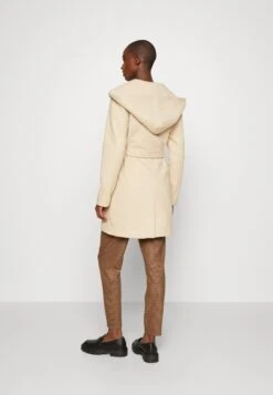 Cappotto CortoBeige Donna Cappotti EVI21U003-B11 -Fashion 137483a3196a4812993676d074475726