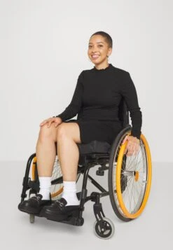 Even&Odd Maglietta A Manica LungaBlack Donna T-shirt E Top EV421D1YC-Q11 -Fashion 1554e6dbf35f4a4581479c1d5c8ccbae