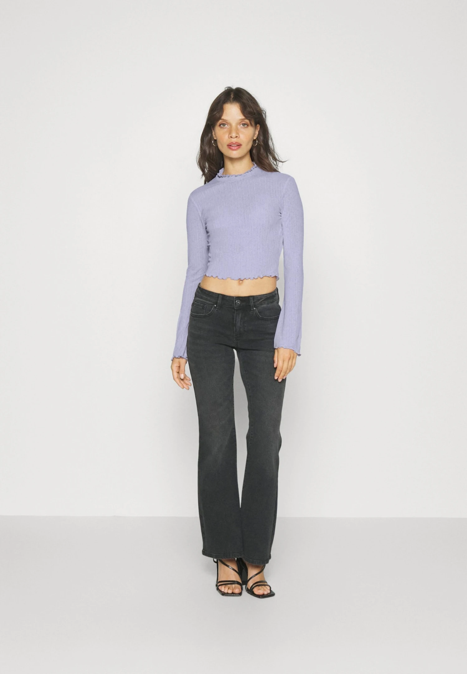 Prima pagina -Fashion 1642df3536f84378b649888eeb8664f7 scaled