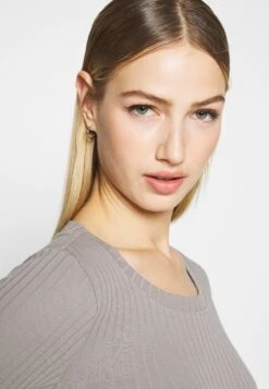 Even&Odd Maglietta A Manica LungaGrey Donna T-shirt E Top EV421D19U-C11 10 Even&Odd Maglietta A Manica LungaGrey Donna T-shirt E Top EV421D19U-C11 -Fashion 199fa1d172f641b0a11bdd210b63de7e