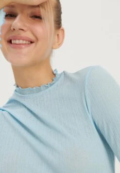 Even&Odd Maglietta A Manica LungaLight Blue Donna T-shirt E Top EV421D270-K11 11 Even&Odd Maglietta A Manica LungaLight Blue Donna T-shirt E Top EV421D270-K11 -Fashion 1a382aadfb90420d88a2b80bcc11480b