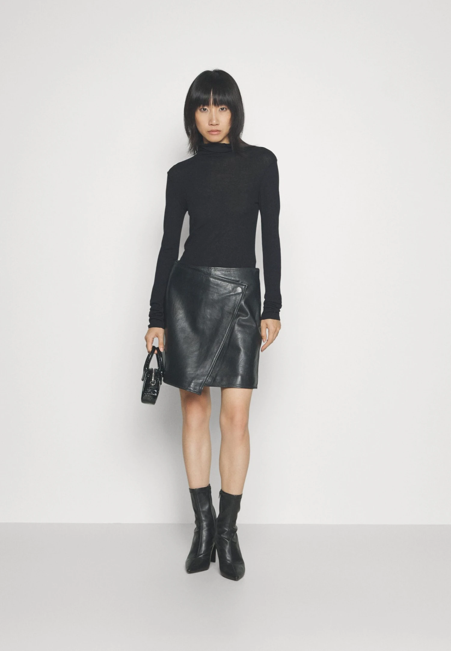 Even&Odd MaglioneBlack Donna Maglieria EV421D26O-Q11 2 Even&Odd MaglioneBlack Donna Maglieria EV421D26O-Q11 - immagine 2