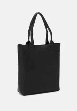 Prima pagina -Fashion 3dba8a718dbb42ed9785969e460e387e