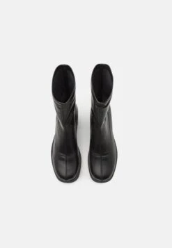 Even&Odd Stivaletti Con PlateauBlack Donna Stivaletti EV411N0IW-Q11 -Fashion 44f8d2cd0e72435daf29241502a9e9e2