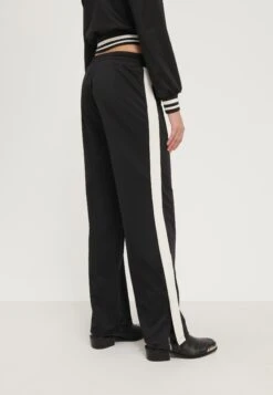 Even&Odd Pantaloni SportiviBlack Donna Pantaloni EV421A0DM-Q11 -Fashion 4e50d8da44cc419d9ec0df2988b53576