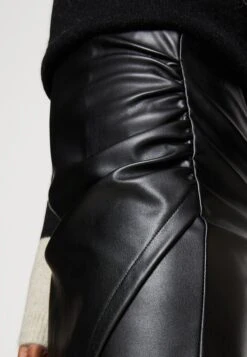 Even&Odd ShortsBlack Donna Gonne EV421B0BJ-Q11 -Fashion 5138f5cd0b5b4b908c9945f5d6a0b8f9