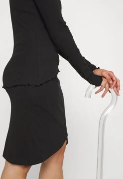 Even&Odd Maglietta A Manica LungaBlack Donna T-shirt E Top EV421D1YC-Q11 -Fashion 5c3dbe8c4a18495a934091bb52199a34