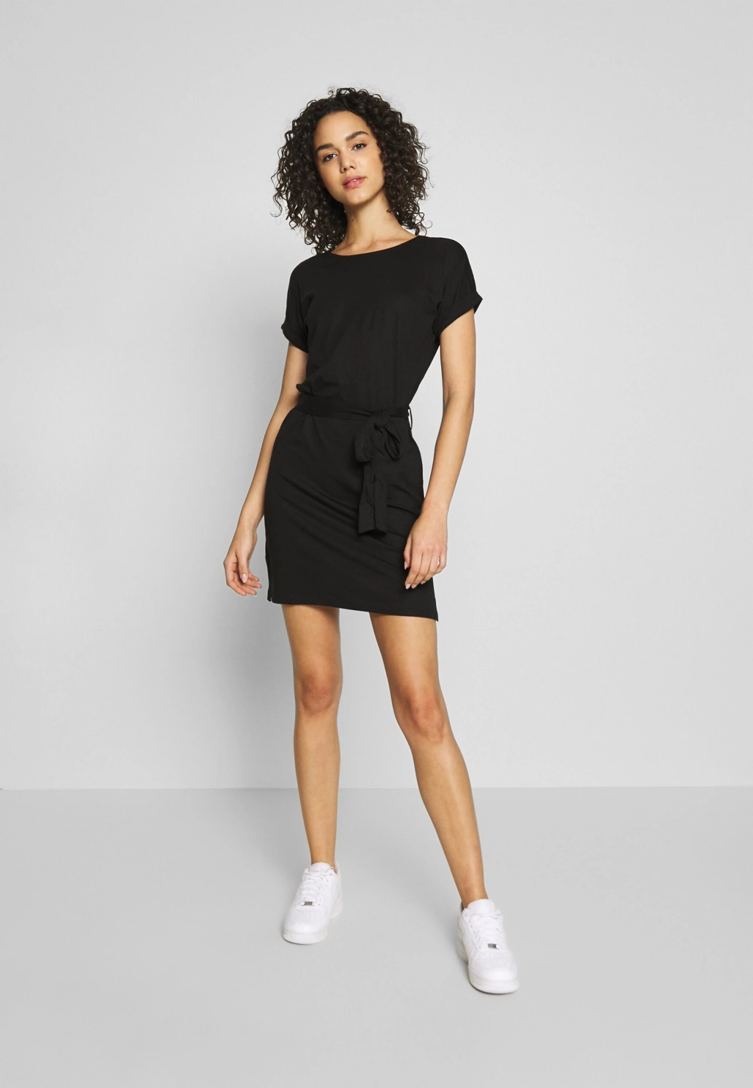 Even&Odd Basic Short Sleeves Mini Belted Dress - Vestito Di Maglina - Black/Black 2 Even&Odd Basic Short Sleeves Mini Belted Dress - Vestito Di Maglina - Black/Black - immagine 2