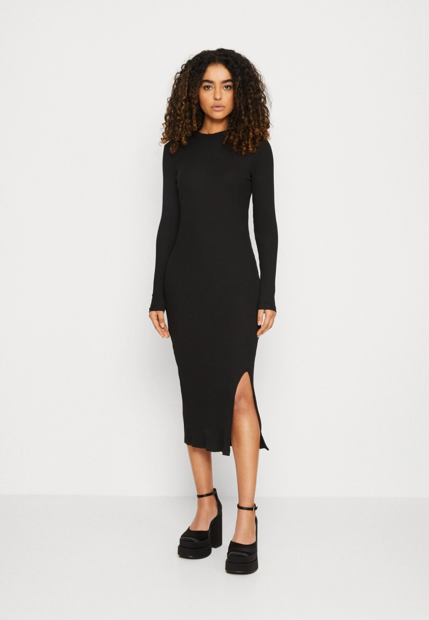 Even&Odd Circ Long Sleeves Midi High Slit Dress - Abito In Maglia - Black 1 Even&Odd Circ Long Sleeves Midi High Slit Dress - Abito In Maglia - Black