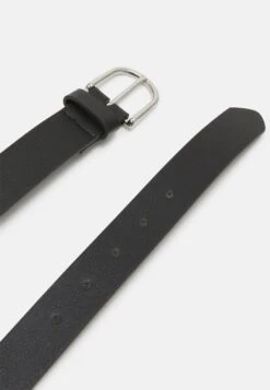 Prima pagina -Fashion 7a131cfb46bc473e82aba341fe1dd2db