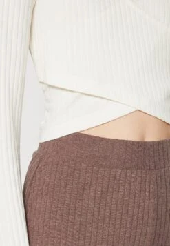 Even&Odd Maglietta A Manica LungaOff-White Donna T-shirt E Top EV421D1KB-A11 -Fashion 7e94b27c3fe34b1d9db060f411f778fa