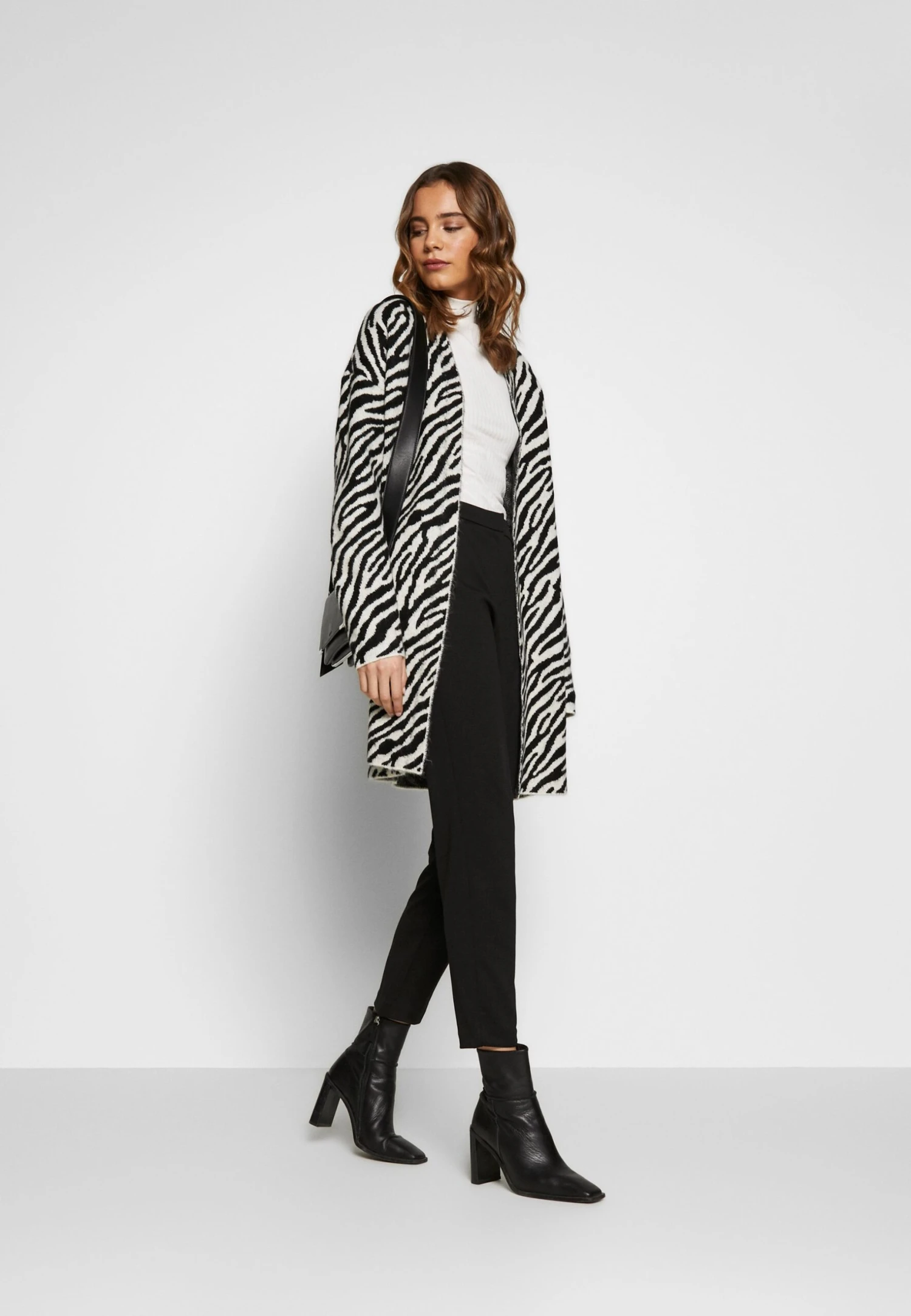 Even&Odd 2 PackTopOff-White/Black Donna T-shirt E Top EV421D1BG-A11 2 Even&Odd 2 PackTopOff-White/Black Donna T-shirt E Top EV421D1BG-A11 - immagine 2