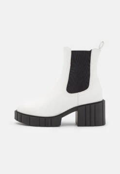 Prima pagina -Fashion 8063f581fc2d4a9a968ee276d58148df