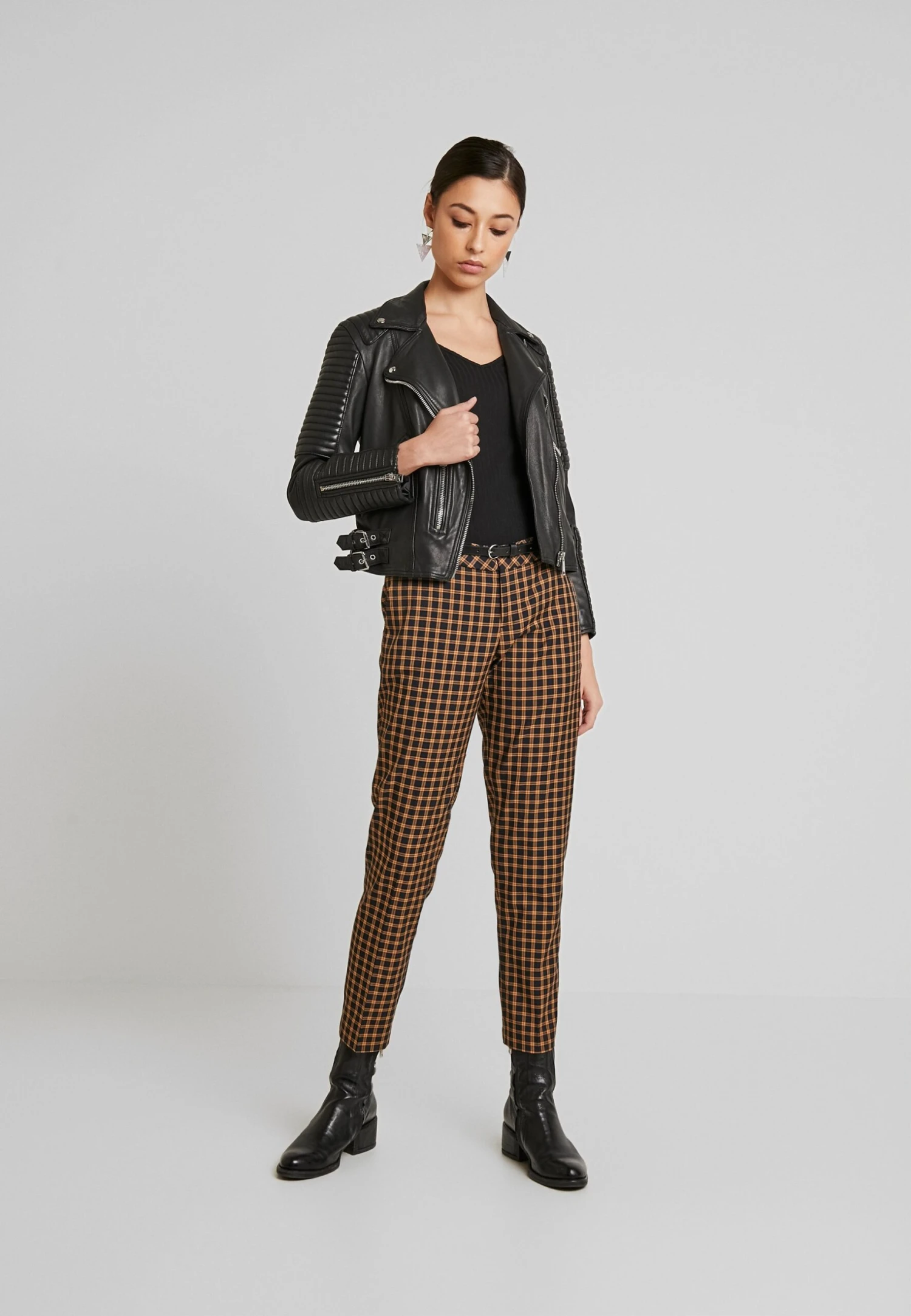 Even&Odd Maglietta A Manica LungaBlack Donna T-shirt E Top EV421D19N-Q11 2 Even&Odd Maglietta A Manica LungaBlack Donna T-shirt E Top EV421D19N-Q11 - immagine 2