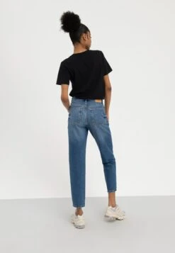 Even&Odd T-Shirt Con StampaBlack Donna T-shirt E Top EV421D23Y-Q11 -Fashion 88f0768948a447f4886fb9a56661f3ec