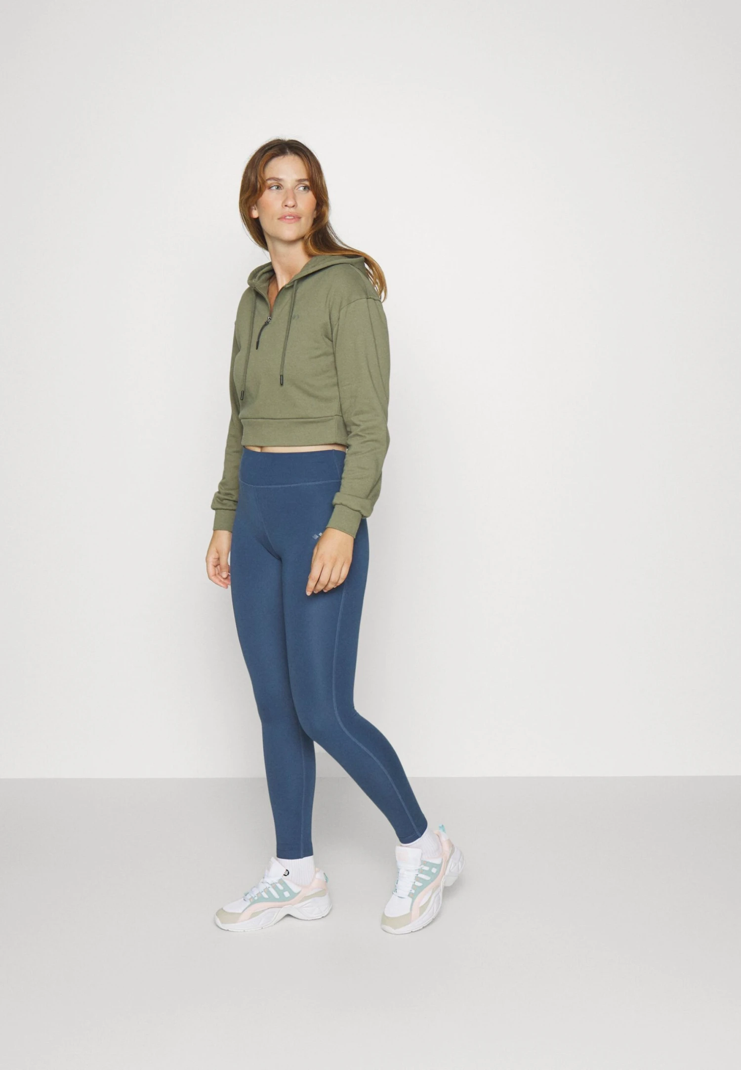 Felpa Con CappuccioOlive Donna Felpe EV941G01B-N11 2 Felpa Con CappuccioOlive Donna Felpe EV941G01B-N11 - immagine 2