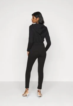 Felpa Con ZipBlack Donna Felpe EVF21J002-Q11 8 Felpa Con ZipBlack Donna Felpe EVF21J002-Q11 -Fashion 8e6368605bb64af5926ae35a1f2e991e