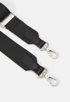 Even&Odd Borsa A TracollaBlack Donna Borse EV451H151-Q11 -Fashion 8f91ee98b41d41f9a2924bdd212ef49c