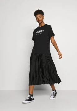 Even&Odd T-Shirt Con StampaBlack Donna T-shirt E Top EV421D1GA-Q11 -Fashion 9335f9b34e6f48af8aa20ba0f960263f