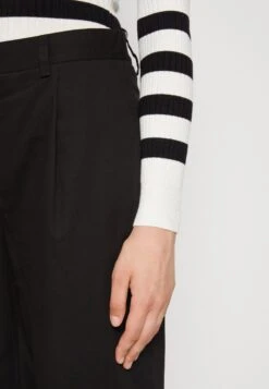 Even&Odd MaglioneBlack/White Donna Maglieria EV421I0AQ-Q12 11 Even&Odd MaglioneBlack/White Donna Maglieria EV421I0AQ-Q12 -Fashion 9cfd2bec70664192bf99b88d67db9746