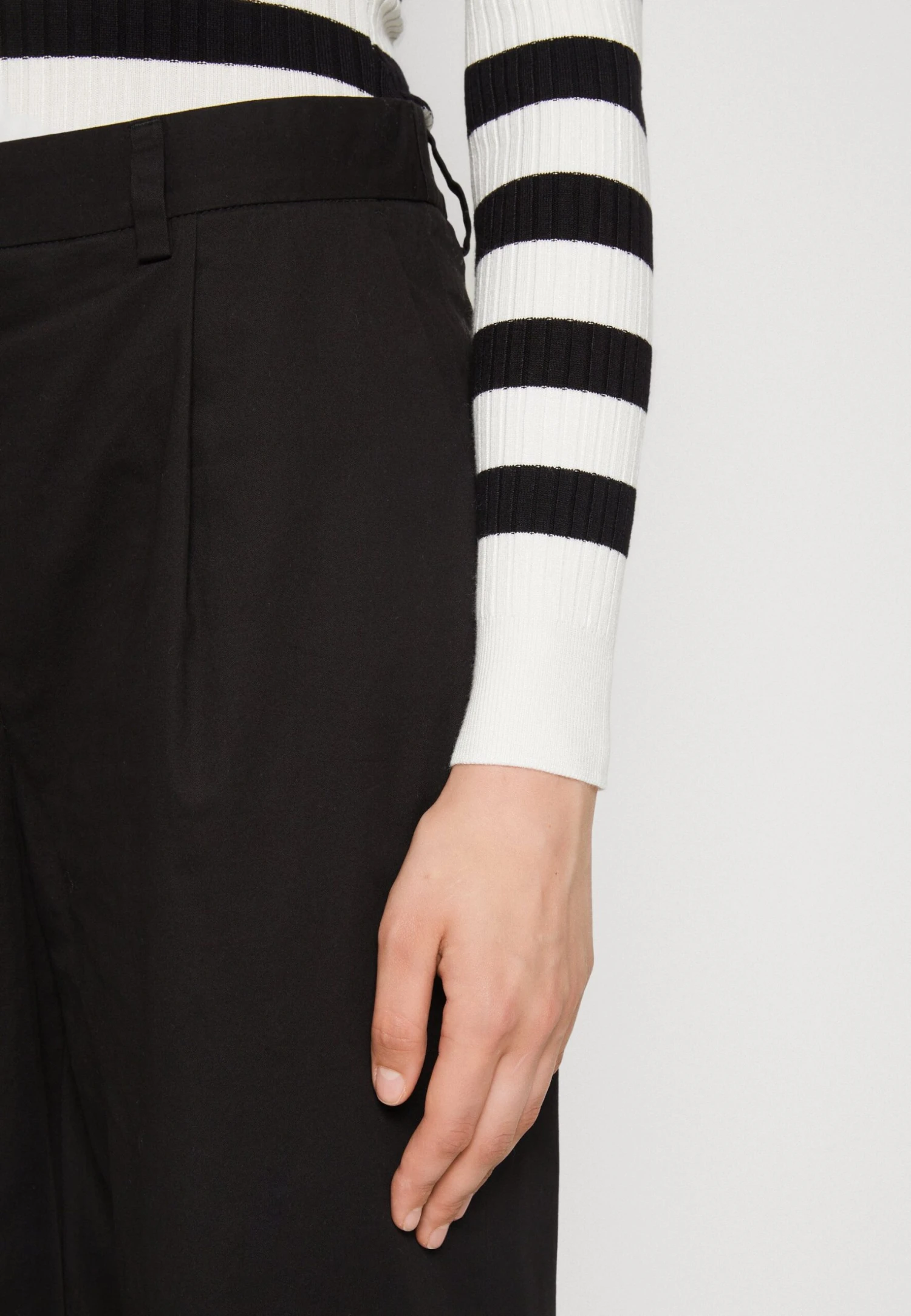 Even&Odd MaglioneBlack/White Donna Maglieria EV421I0AQ-Q12 6 Even&Odd MaglioneBlack/White Donna Maglieria EV421I0AQ-Q12 - immagine 6