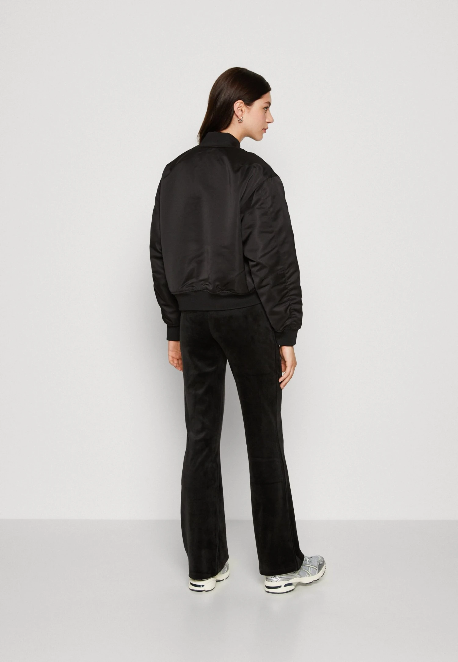 Even&Odd Giubbotto BomberBlack Donna Giacche E Blazer EV421U037-Q11 3 Even&Odd Giubbotto BomberBlack Donna Giacche E Blazer EV421U037-Q11 - immagine 3