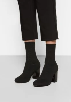 Even&Odd Stivaletti Con TaccoBlack Donna Stivaletti EV411N03E-Q12 -Fashion a26a1d8402b6426a9fee1caff941142d