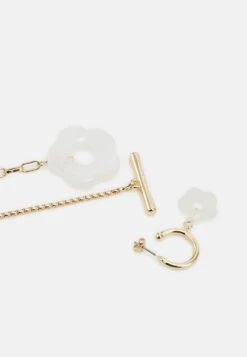 Prima pagina -Fashion a6b82c0dea574623a6891ee50cdcdfeb