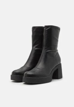 Even&Odd Stivaletti Con PlateauBlack Donna Stivaletti EV411N0IW-Q11 -Fashion a949dbdb34f94aa2bfee17673c477832