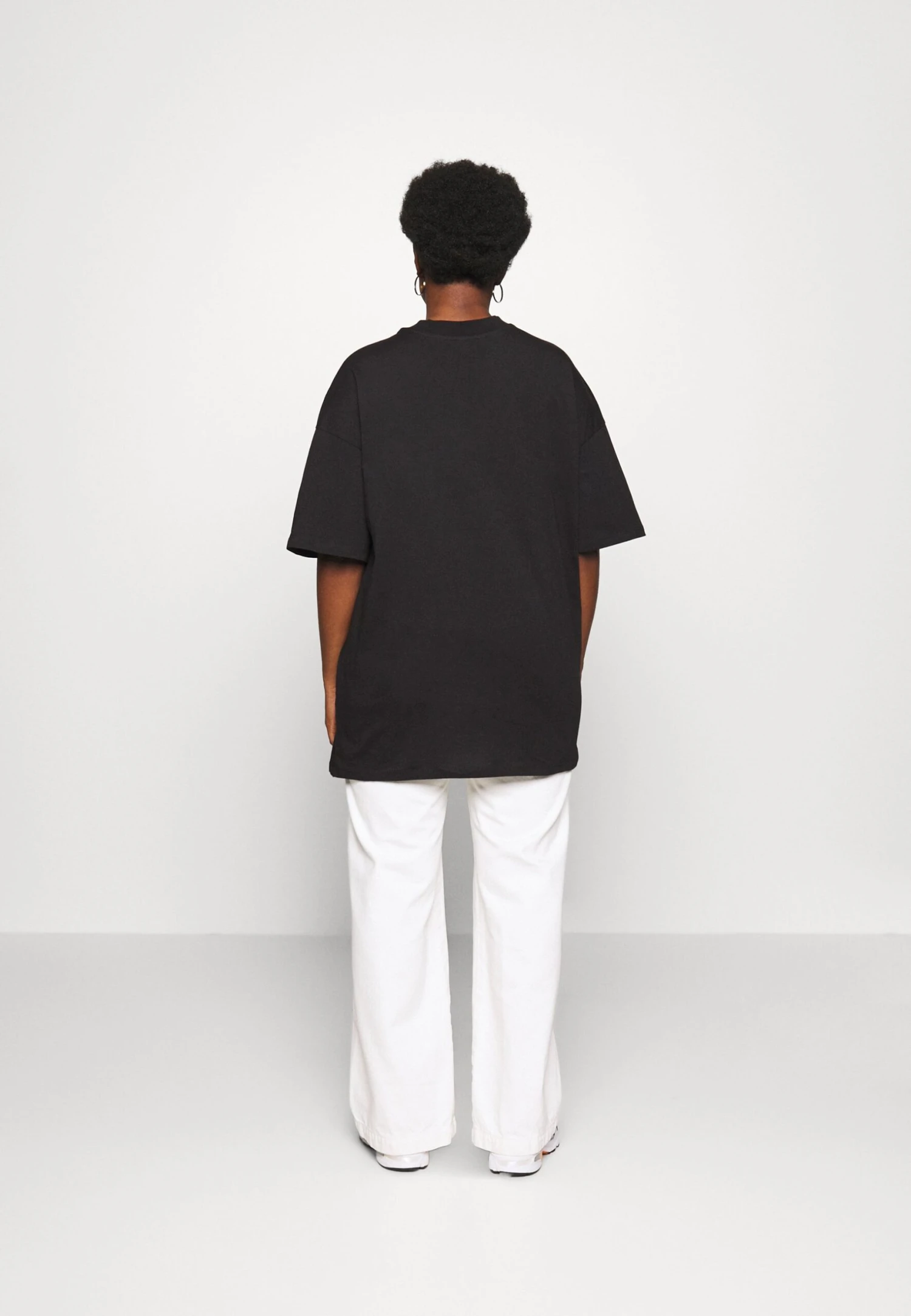 T-Shirt Con StampaBlack Donna T-shirt E Top EVB21D06D-Q11 3 T-Shirt Con StampaBlack Donna T-shirt E Top EVB21D06D-Q11 - immagine 3