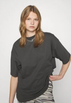 Even&Odd T-Shirt Con StampaAnthracite Donna T-shirt E Top EV421D26H-Q11 -Fashion b1f6eed7b5d142cca0da74bbad05513b