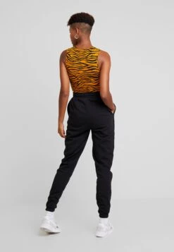 Even&Odd Pantaloni SportiviBlack Donna Pantaloni EV421A07Y-Q11 -Fashion b4e5c64b40e74cf1a8b0bec29a246ff6