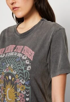 Even&Odd T-Shirt Con StampaBlack Donna T-shirt E Top EV421D215-Q11 -Fashion b91e1a500c4744e4a2b69f376fb399ca