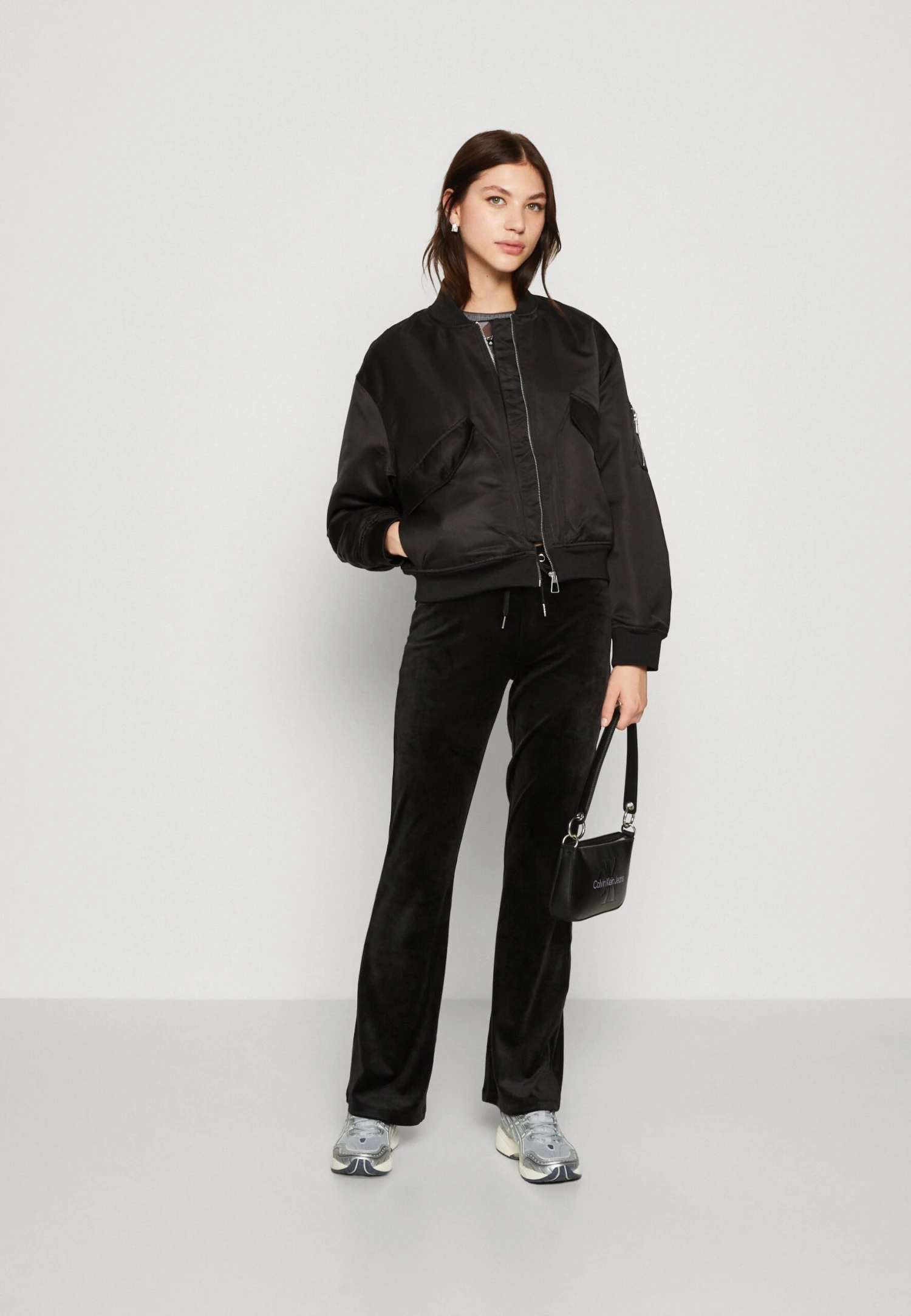 Even&Odd Giubbotto BomberBlack Donna Giacche E Blazer EV421U037-Q11 2 Even&Odd Giubbotto BomberBlack Donna Giacche E Blazer EV421U037-Q11 - immagine 2