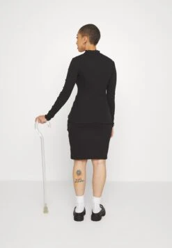 Even&Odd Maglietta A Manica LungaBlack Donna T-shirt E Top EV421D1YC-Q11 -Fashion d39dd8801af24a6a9cadf0f36a0c7240