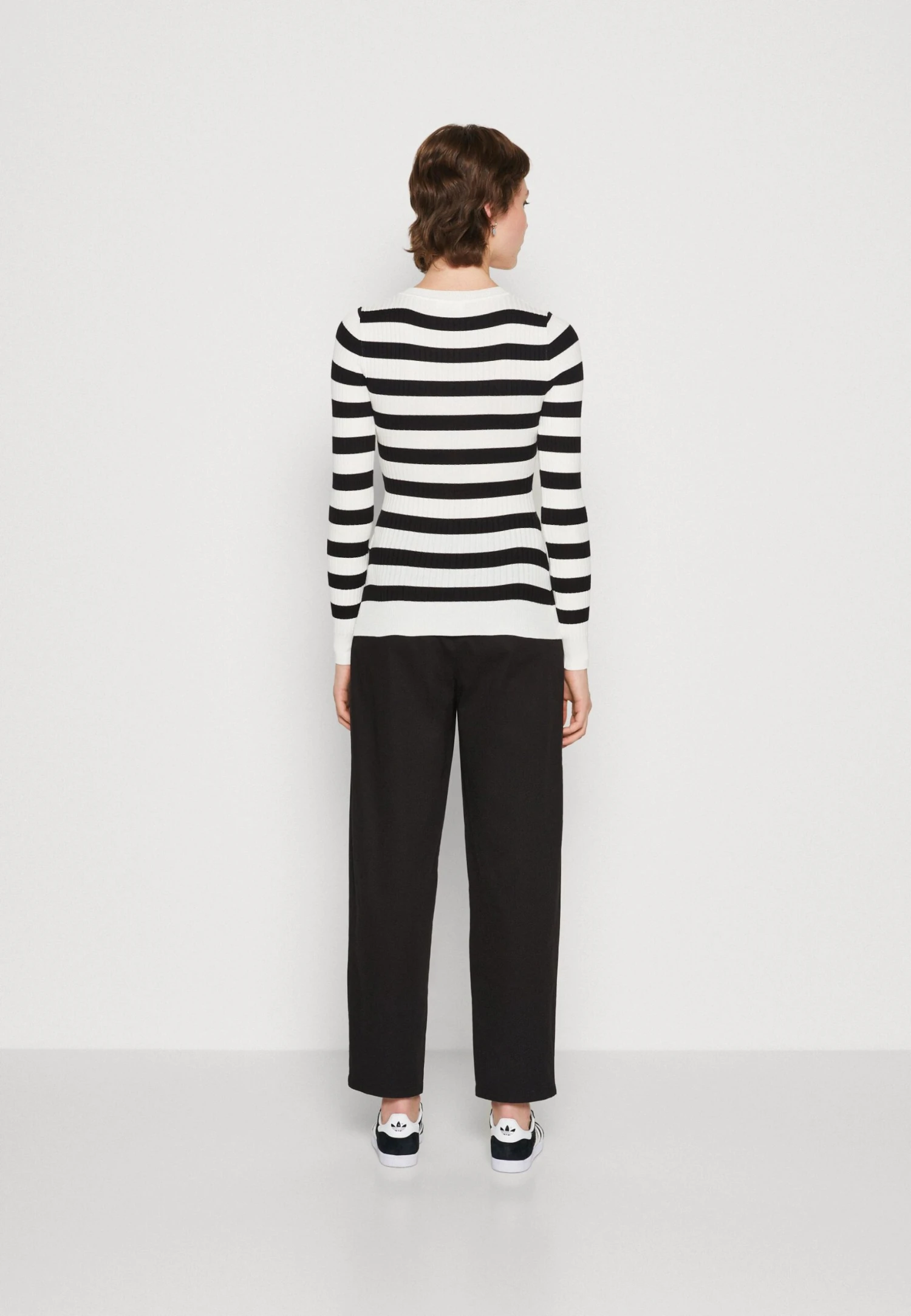 Even&Odd MaglioneBlack/White Donna Maglieria EV421I0AQ-Q12 3 Even&Odd MaglioneBlack/White Donna Maglieria EV421I0AQ-Q12 - immagine 3